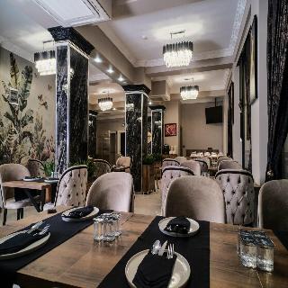 Grand Clover Hotel