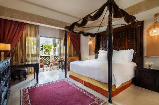 Room
 di Sharq Village & Spa