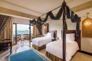 Room
 di Sharq Village & Spa