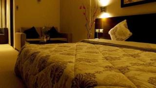 Room
 di The Parisian