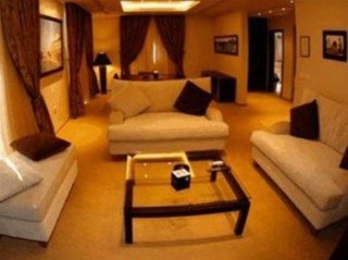 Room
 di The Parisian