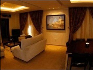 Room
 di The Parisian