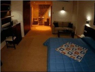 Room
 di The Parisian