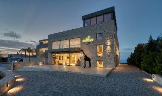Castello Boutique Suites By The Sea