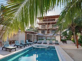 Beach Front Hotel Boutique Dk House