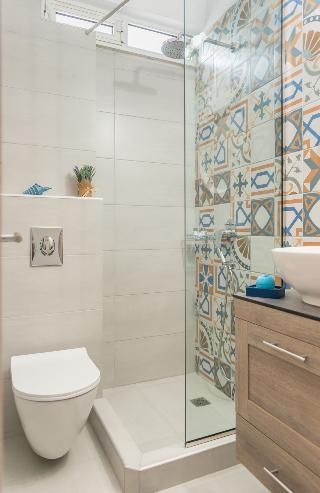 Kallas Apartments, ,