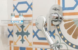 Kallas Apartments, ,