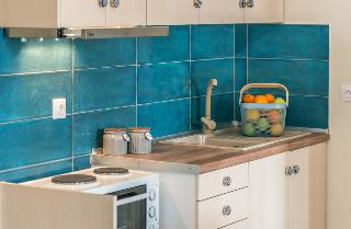 Kallas Apartments, ,