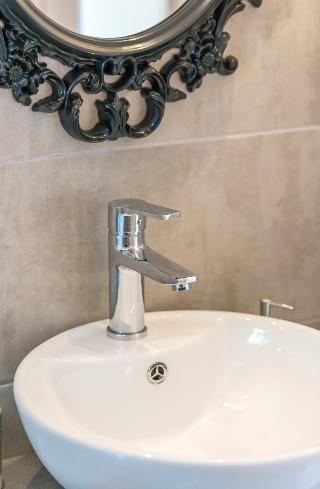 Kallas Apartments, ,