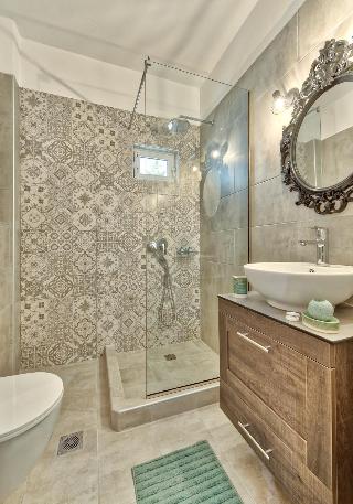 Kallas Apartments, ,