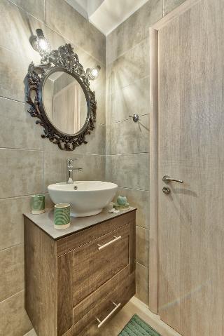 Kallas Apartments, ,