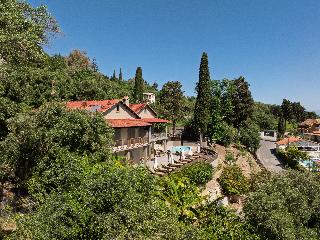 The Summit Escape, ,