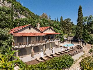 The Summit Escape, ,