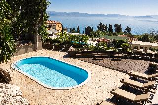 The Summit Escape, ,