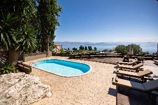 The Summit Escape, ,