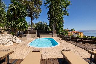 The Summit Escape, ,