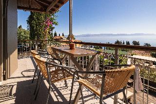 The Summit Escape, ,