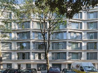 Carlotta Apartments