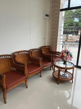 J & Ariya Hotel By Zuzu