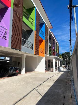 J & Ariya Hotel By Zuzu