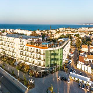 Castelo Suites Hotel