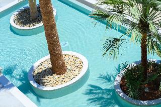 Envy Seaside Suites