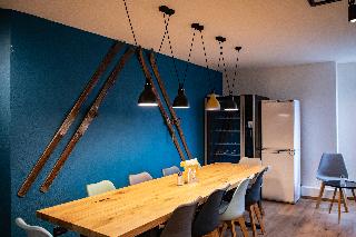 Roomie Alps Design Hostel