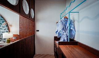 Room Room