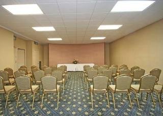 Conferences
 di Quality Inn & Suites Airpark East