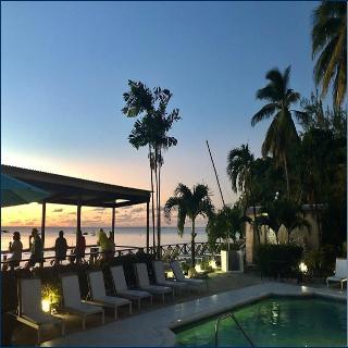 Tropical Sunset Beach Apartment Hotel