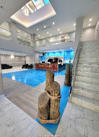 The Chart House Marina Hotel