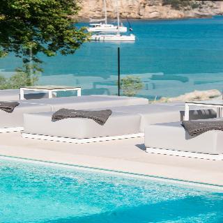 Alboro Seaside Suites