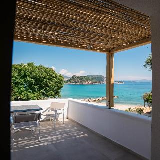Alboro Seaside Suites