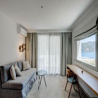 Alboro Seaside Suites