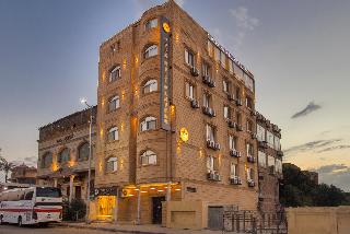Pyramids Plateau Hotel