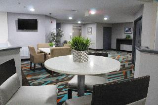 Clarion Inn & Suites Dfw North