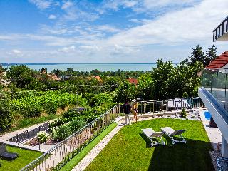 Lake Spirit Boutique Apartments