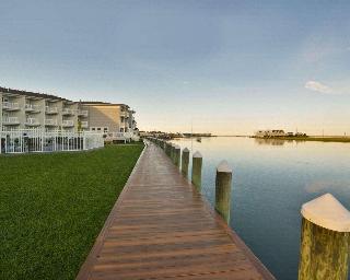 Comfort Suites Chincoteague Island Bayfront Resort