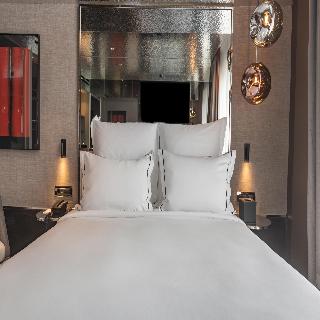Adia Aluma Athens, Curio Collection