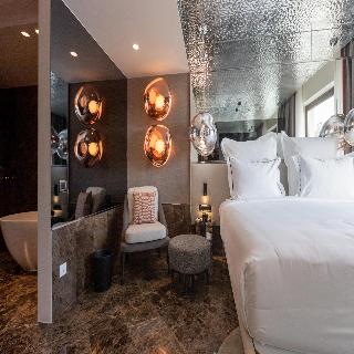 Adia Aluma Athens, Curio Collection