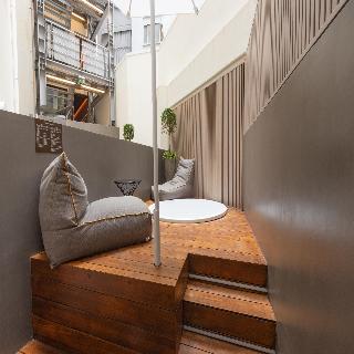 Adia Aluma Athens, Curio Collection