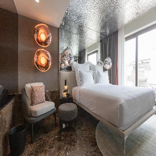 Adia Aluma Athens, Curio Collection