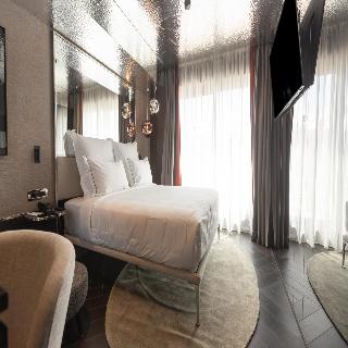 Adia Aluma Athens, Curio Collection