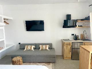 Mykonos Dot Suites
