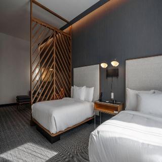 Courtyard By Marriott Madison