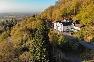 Cottage In The Wood Hotel