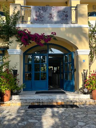 Karavostasi Beach Hotel