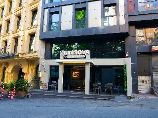 Quinnova Hotel