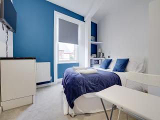 Homesly Guest Rooms - Self Check In