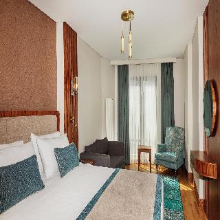 Triton Hotel